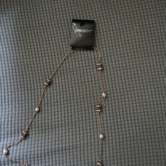 *FREE WITH PURCHASE* Women NWT Expressions pearl necklace - Picture 3 of 6